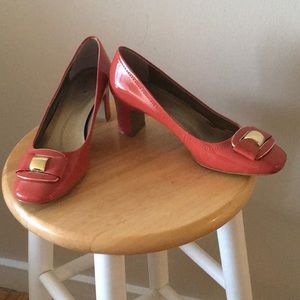 Tahari patent leather pump